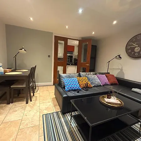 Clifton - Luxury 1 Bed Flat - 1 Min Walk To Tube Apartment London Exterior photo