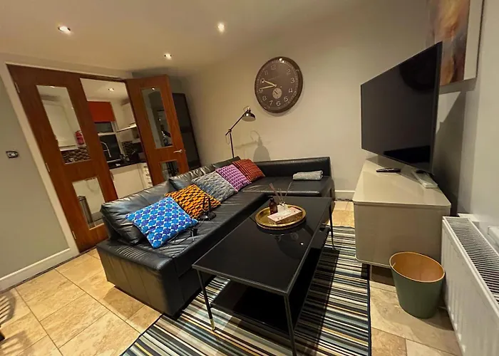 Clifton - Luxury 1 Bed Flat - 1 Min Walk To Tube