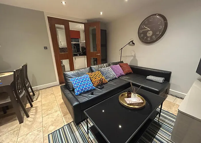 Clifton - Luxury 1 Bed Flat - 1 Min Walk To Tube